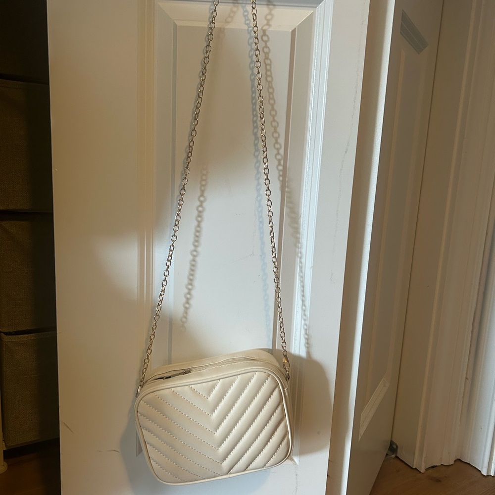 Elegant Cream Quilted Shoulder Bag